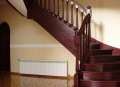 Деревянная лестница — украшение любого дома